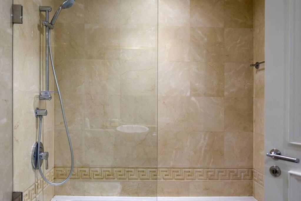 Versace Tower Luxury Suites - Downtown Бейрут Экстерьер фото